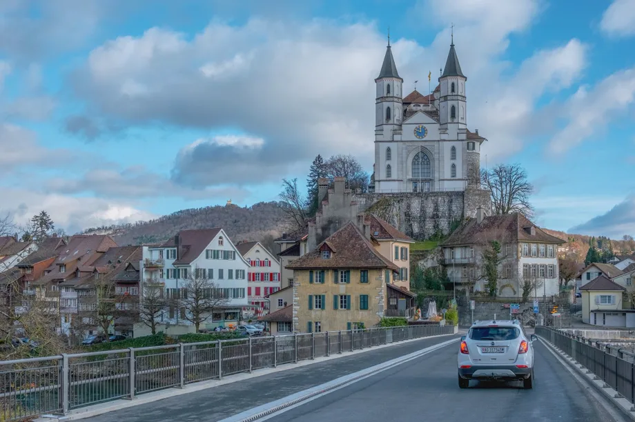 La vieille ville d’Aarau et l’église Saint-Ours.
