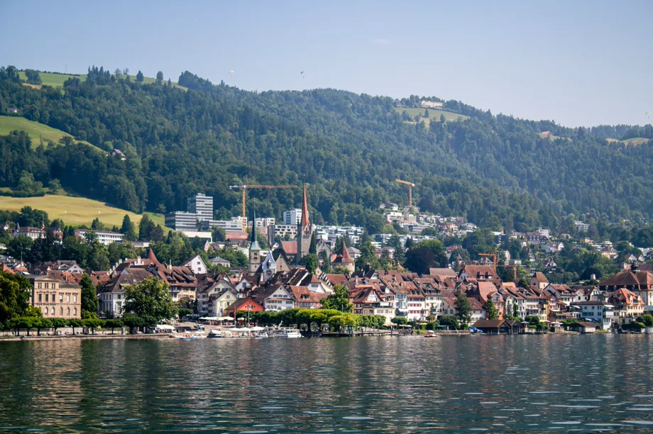 Die Zuger Altstadt am Seeufer.